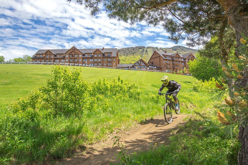 Burke Mountain Hotel And Conference Center エクステリア 写真